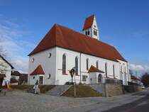 Markt Rettenbach, Pfarrkirche St. Jakobus, Saalbau mit eingezogenem Chor und nrdlichem Satteldachturm, erbaut im 15. Jahrhundert (11.01.2025)