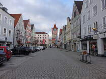 Mindelheim, Huser und Torturm in der Maximilianstrae (11.01.2025)