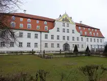 Schloss Lautrach, erbaut von 1781 bis 1783 durch den F�rstabt Honorius Roth von Schreckenstein, heute Tagungszentrum (22.01.2025)