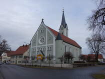 Legau, Pfarrkirche St. Gordian und Epimachus, Saalbau mit eingezogenem Chor und nrdlichem Turm, Langhaus und Chor erbaut 1497, Umbau 1683, erweitert 1783 (22.01.2025)