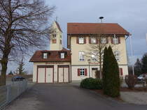 Oberopfingen, Pfarrkirche St. Vincentius, Feuerwehrhaus und Rathaus in der Strae Bei der Kirche (22.01.2025)