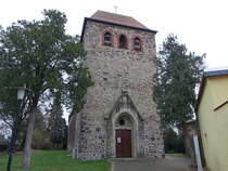 Gterglck, evangelische St. Benedikt Kirche, Saalkirche erbaut 1900 (11.12.2024)