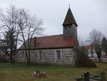Wrpen, evangelische St. Martin Kirche, erbaut im 12. Jahrhundert, Dachreiter von 1678 (11.12.2024)