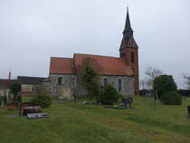 Zieko, evangelische St. Johannes Kirche, sptromanische Saalkirche aus Feldstein, erbaut ab 1183, Westturm erbaut 1894 (11.12.2024)