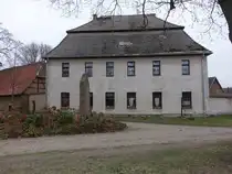 Ostrau, Pfarrhaus in der Karl Marx Stra�e (12.12.2024)