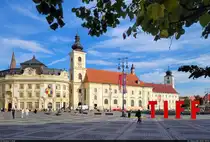 Willkommen in Sibiu (RO), zu Deutsch Hermannstadt. Die Stadt hat eine lange deutsche Tradition und war 2007 europ�ische Kulturhauptstadt.
Begr�nt und saniert zeigt sich der zentrale Platz der Altstadt – der Gro�e Ring (Piața Mare) – mit dem Rathaus, der katholischen Stadtpfarrkirche und dem Ratsturm (Turnul Sfatului).

🕓 13.9.2024 | 9:55 Uhr