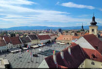 Groer Ring (Piața Mare) von oben: der zentrale Platz des historischen Zentrums von Sibiu (RO), gesehen vom Ratsturm. Am rechten Bildrand ist die Spitze der Pfarrkirche Heilige Dreifaltigkeit (Jesuitenkirche) zu sehen.

🕓 13.9.2024 | 10:55 Uhr