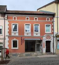 Hnfeld - Wohnhaus am Fuldaer Berg. Die Inschrift zeugt heute noch von der Schuhmacherei von J. Biedenbach, 02-2025