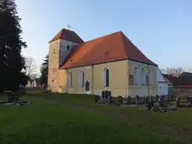 Lindenhayn, evangelische St. Mauritius Kirche, erbaut im 12. Jahrhundert mit Feldsteinturm (13.12.2024)