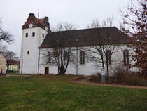 Lbnitz, evangelische Kirche, Saalkirche mit frhbarocker Ausstattung, erbaut im 13. Jahrhundert (13.12.2024)