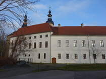 Schloss Zschepplin, mittelalterliche Vierflgelanlage, erweitert 1775 (13.12.2024)