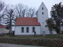 Bennewitz, sp�tromanische Wehrkirche, erbaut im 13. Jahrhundert (14.12.2024)