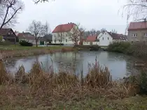 H�user am Dorfteich von Merkwitz, Nordsachsen (14.12.2024)
