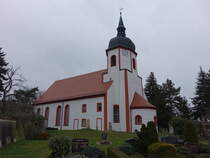 Falkenhain, evangelische Kirche, romanische Chorturmkirche aus dem 13. Jahrhundert (15.12.2024)