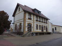 Falkenhain, Gebude der Dampfmolkerei in der Karl Marx Strae, erbaut um 1910 (15.12.2024)