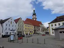 Sulzbach-Rosenberg, Geb�ude und Stadtpfarrkirche St. Marien am Luitpoldplatz (05.04.2015)