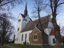 Luppa, evangelische Kirche, verputzter Bruchsteinbau, erbaut im 12. Jahrhundert (15.12.2024)