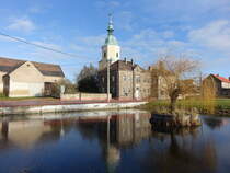 Meltewitz, Schulteich mit evangelische Kirche, Dorfkirche erbaut von 1695 bis 1699 (15.12.2024)