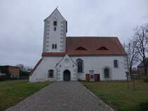 Melpitz, evangelische Kirche, erbaut im 13. Jahrhundert, erneuert von 1615 bis 1617 (16.12.2024)