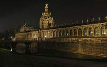 Die S�dfront des Zwingers mit dem Kronentor (Oktober 2007)