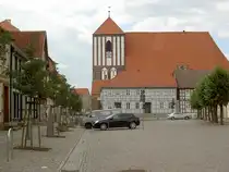 Wusterhausen/Dosse, evangelische Stadtkirche St. Peter und Paul, gotische Backsteinkirche, erbaut im 13. Jahrhundert, Chor erbaut 1450 (09.07.2012)