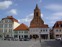 Beeskow, Huser und St. Marien Kirche am Marktplatz (01.04.2012)