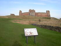 Tantallon Castle, Burgruine stlich von North Berwick, erbaut ab 1358 (13.02.2008)