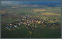 Ca. 1000 Einwohner leben in Ummendorf in der Magdeburger Brde. Im Zentrum des Ortes steht die im dem 12. Jahrhundert errichtete Burg Ummendorf, die heute ein Museum beherbergt. (02.02.2025)