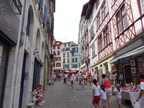 Bayonne, Fachwerkhuser in der Rue de Argentiere (26.07.2018)