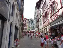 Bayonne, Fachwerkh�user in der Rue de Argentiere (26.07.2018)