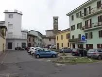 Soncino, H�user und kleine Kirche an der Via dei Guasti (29.09.2018)