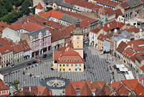 Das Alte Rathaus (Casa Sfatului) in Brașov (RO) von oben.
Teleschuss vom 960 Meter hohen Hausberg Tmpa.

🕓 16.9.2024 | 12:35 Uhr