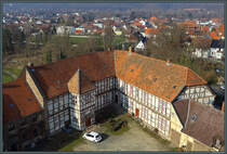Vom Bergfried der Burg Vienenburg bietet sich ein schner Blick auf die Burganlage und den Ort Vienenburg. (09.03.2025)