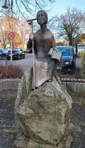 Sankt Antonius der Einsiedler in H�nfeld-Gro�enbach im M�rz 2025. Die Statue wurde im Jahr 1999 von dem Bildhauer Peter Vollert geschaffen.