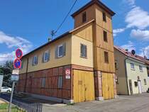 Die historische Feuerwache von Esslingen-Berkheim am 22.07.2023. Inzwischen gibt es einen Neubau ein paar Huser weiter und das Gebude wird nur noch fr die Aufbewahrung historischer Feuerwehrautos und als Lager benutzt.