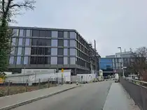 Beinahe fertiggestellter Neubau des Esslinger Landratsamtes am 17.01.2025. Seit dem Abris sind 4,5 Jahre vergangen.