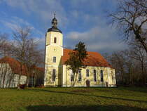Wessnig, evangelische Kirche, verputzter Bruchsteinbau, erbaut im 16. Jahrhundert (17.12.2024)
