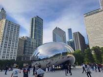  The Bean , ein riesiger, bohnen-frmiger Spiegel in Chicago am 01.10.2024