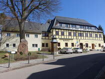 Geising, Reformationsstein, Reformationslinde und Ratskeller an der Hauptstrae (28.03.2025)