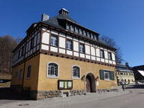 Geising, Rathaus in der Hauptstrae, erbaut 1908 (28.03.2025)