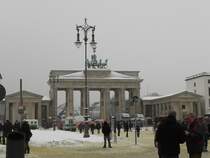 Der Pariser Platz mit dem Brandenburger Tor in Berlin am 30.12.2010.