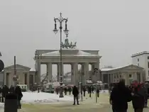 Der Pariser Platz mit dem Brandenburger Tor in Berlin am 30.12.2010.