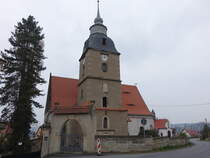 Cotta, evangelische Dorfkirche, erbaut im 15. Jahrhundert, Kirchturm erbaut 1620 (29.03.2025)