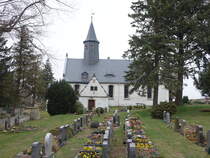 Dittersdorf, evangelische Kirche, erbaut im 13. Jahrhundert, erweitert im 16. und 17. Jahrhundert (29.03.2025)