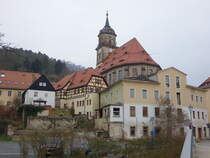 Knigstein, evangelische Stadtkirche St. Marien und historische Huser in der Altstadt (29.03.2025)