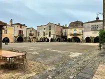 Monpazier, place des Corni�res, Marktplatz, 12.04.2025