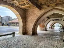 Monpazier, place des Corni�res, Arkadengang, 12.04.2025