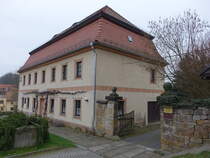 Struppen, Pfarrhaus am Kirchberg, erbaut von 1748 bis 1750 (29.03.2025)