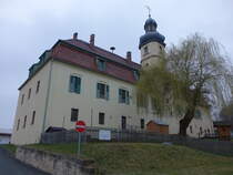 Schloss Ulbersdorf, erbaut im 18. Jahrhundert, Mittelturm erbaut von 1896 bis 1897 (29.03.2025)