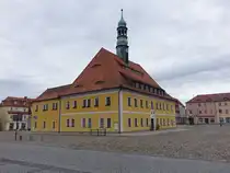Neustadt in Sachsen, Rathaus am Markt, erbaut von 1696 bis 1703 (30.03.2025)